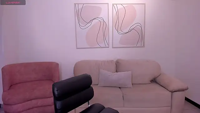 Snapshot of AbbyDalton chatting on October 18, 11:45 am AbbyDalton online show from October 18, 11:45 am