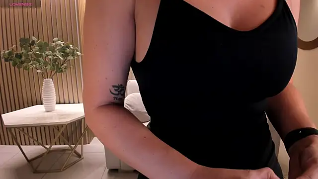 Snapshot of AbbyDalton chatting on June 19, 8:03 pm AbbyDalton online show from June 19, 8:03 pm