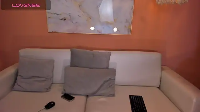 Snapshot of HannahJamesX chatting on March 18, 6:39 pm HannahJamesX online show from March 18, 6:39 pm