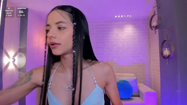 Snapshot of HannahJamesX chatting on December 17, 7:30 pm HannahJamesX online show from December 17, 7:30 pm