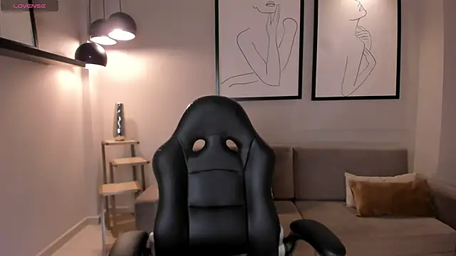 Snapshot of HannahJamesX chatting on March 3, 5:41 pm HannahJamesX online show from March 3, 5:41 pm