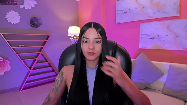 Snapshot of HannahJamesX chatting on February 18, 10:25 pm HannahJamesX online show from February 18, 10:25 pm