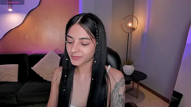 Snapshot of HannahJamesX chatting on January 21, 10:30 pm HannahJamesX online show from January 21, 10:30 pm