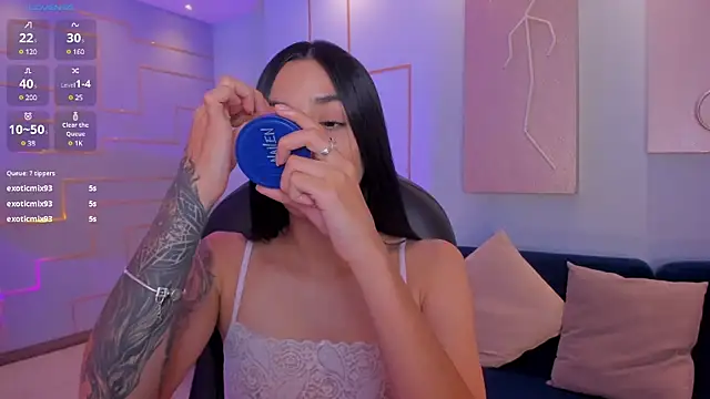 Snapshot of HannahJamesX chatting on February 5, 10:01 pm HannahJamesX online show from February 5, 10:01 pm