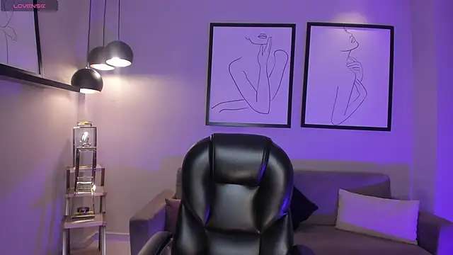 HannahJamesX online show from March 4, 12:46 pm
