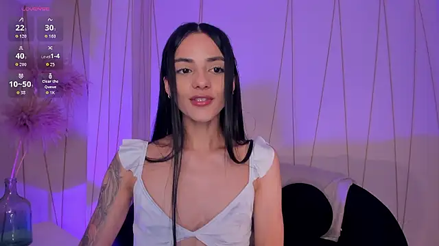 HannahJamesX online show from February 3, 6:40 am