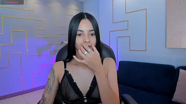 Snapshot of HannahJamesX chatting on February 8, 12:49 am HannahJamesX online show from February 8, 12:49 am