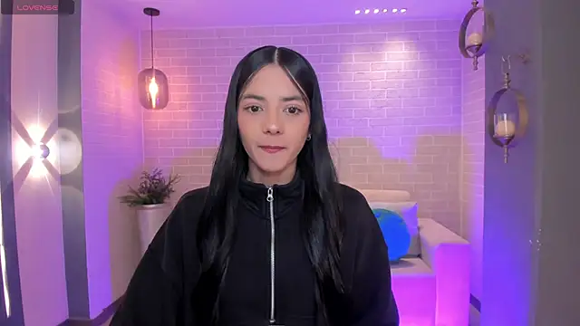 HannahJamesX online show from December 19, 7:05 pm