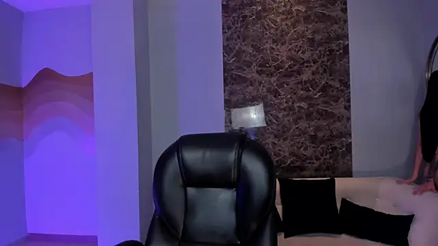 Snapshot of HannahJamesX chatting on February 7, 12:53 am HannahJamesX online show from February 7, 12:53 am