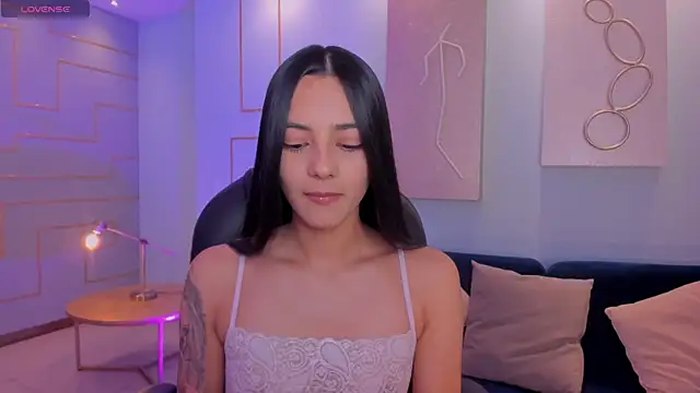 Snapshot of HannahJamesX chatting on February 5, 6:59 pm HannahJamesX online show from February 5, 6:59 pm