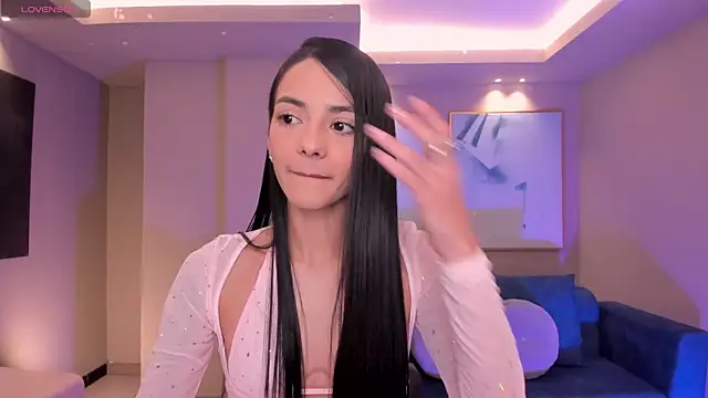 HannahJamesX online show from February 17, 12:35 pm