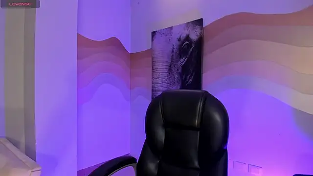 Snapshot of HannahJamesX chatting on June 30, 1:11 pm HannahJamesX online show from June 30, 1:11 pm