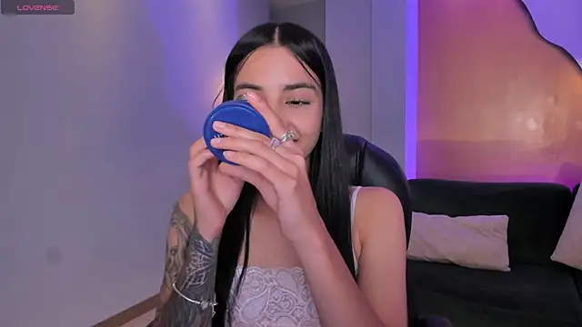 Snapshot of HannahJamesX chatting on February 20, 10:04 pm HannahJamesX online show from February 20, 10:04 pm