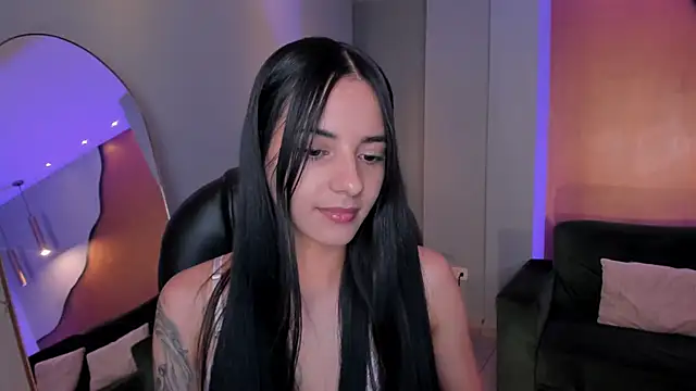 Snapshot of HannahJamesX chatting on February 20, 1:14 am HannahJamesX online show from February 20, 1:14 am