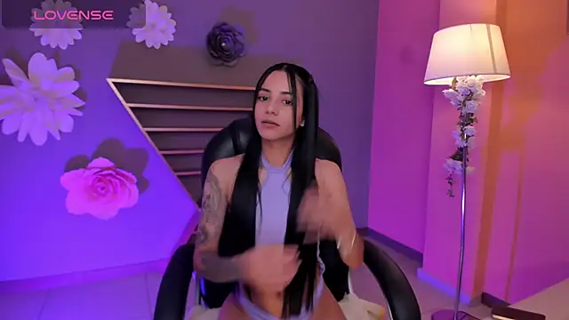 Snapshot of HannahJamesX chatting on March 19, 6:23 pm HannahJamesX online show from March 19, 6:23 pm