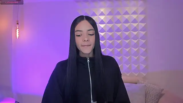 Snapshot of HannahJamesX chatting on November 16, 5:06 pm HannahJamesX online show from November 16, 5:06 pm