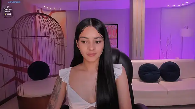 Snapshot of HannahJamesX chatting on January 13, 8:37 pm HannahJamesX online show from January 13, 8:37 pm