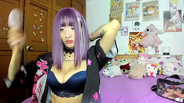 Snapshot of LunaDeCristall chatting on October 15, 8:55 am LunaDeCristall online show from October 15, 8:55 am