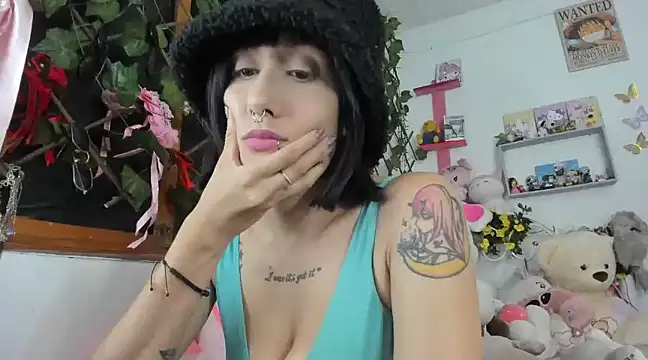 Snapshot of LunaDeCristall chatting on February 27, 6:46 am LunaDeCristall online show from February 27, 6:46 am