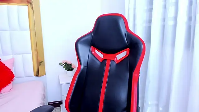 Snapshot of MadelineJackson chatting on October 31, 12:29 am MadelineJackson online show from October 31, 12:29 am