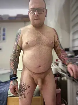 Snapshot of PierreNaked89 chatting on December 17, 9:31 pm PierreNaked89 online show from December 17, 9:31 pm