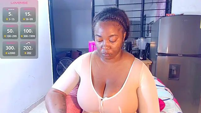 Snapshot of CiaraEbony chatting on February 27, 11:28 am CiaraEbony online show from February 27, 11:28 am