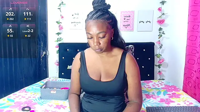 Snapshot of CiaraEbony chatting on September 15, 10:32 pm CiaraEbony online show from September 15, 10:32 pm