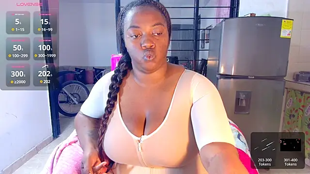 Snapshot of CiaraEbony chatting on February 26, 8:04 pm CiaraEbony online show from February 26, 8:04 pm