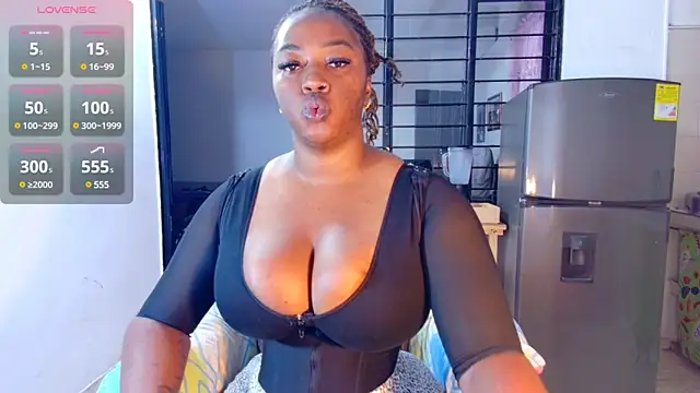 Snapshot of CiaraEbony chatting on March 22, 9:34 am CiaraEbony online show from March 22, 9:34 am