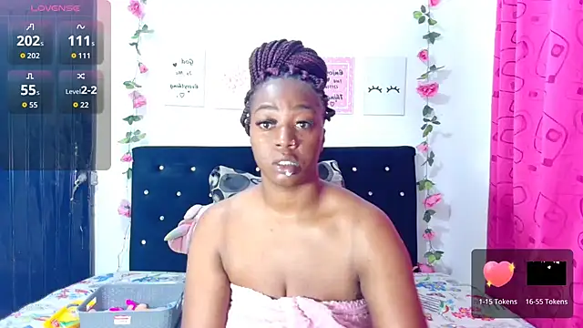 Snapshot of CiaraEbony chatting on October 17, 12:36 am CiaraEbony online show from October 17, 12:36 am