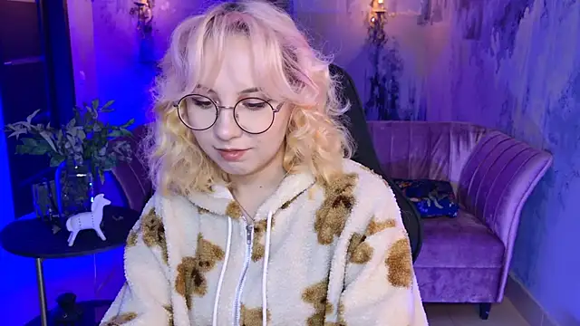 Snapshot of JasmineMilko chatting on February 18, 5:09 am JasmineMilko online show from February 18, 5:09 am