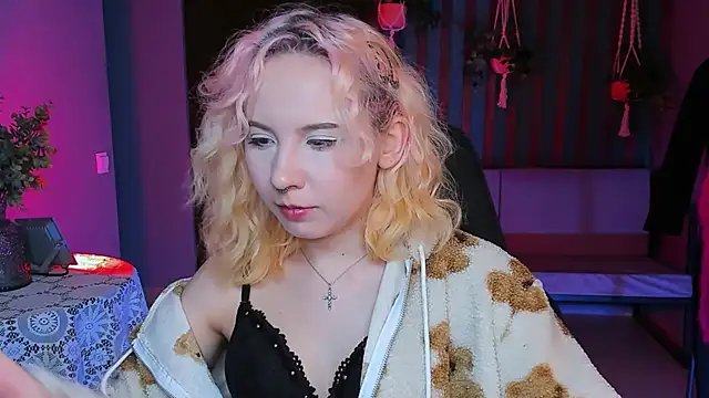 Snapshot of JasmineMilko chatting on February 23, 8:17 am JasmineMilko online show from February 23, 8:17 am