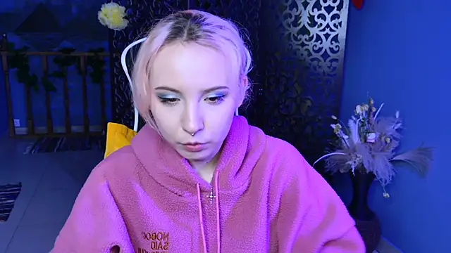 Snapshot of JasmineMilko chatting on March 11, 8:19 am JasmineMilko online show from March 11, 8:19 am