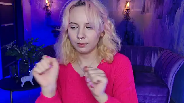 Snapshot of JasmineMilko chatting on February 20, 8:17 am JasmineMilko online show from February 20, 8:17 am
