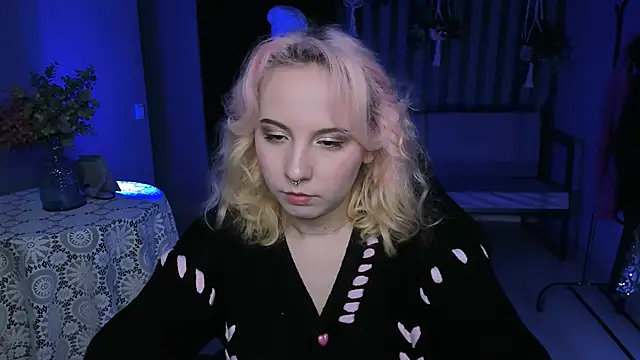 Snapshot of JasmineMilko chatting on February 19, 5:05 am JasmineMilko online show from February 19, 5:05 am