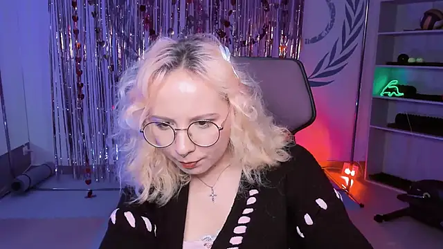 Snapshot of JasmineMilko chatting on March 12, 12:36 pm JasmineMilko online show from March 12, 12:36 pm