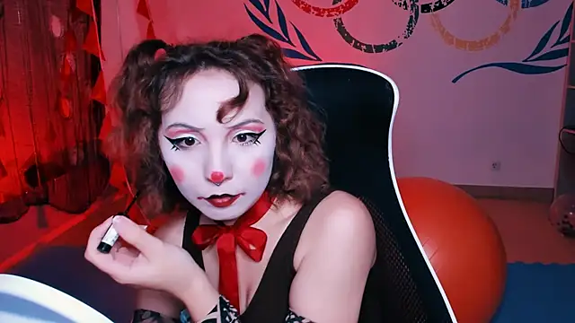 Snapshot of JasmineMilko chatting on October 27, 5:08 am JasmineMilko online show from October 27, 5:08 am