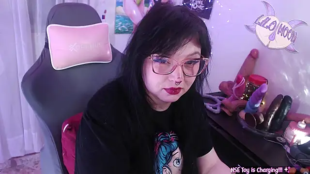 Snapshot of LiloMoon69 chatting on June 5, 6:52 am LiloMoon69 online show from June 5, 6:52 am