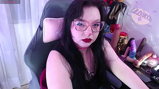 LiloMoon69 online show from October 19, 1:19 am