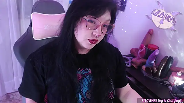 Snapshot of LiloMoon69 chatting on June 5, 6:40 am LiloMoon69 online show from June 5, 6:40 am