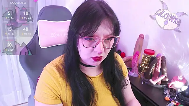 LiloMoon69 online show from April 18, 12:13 am