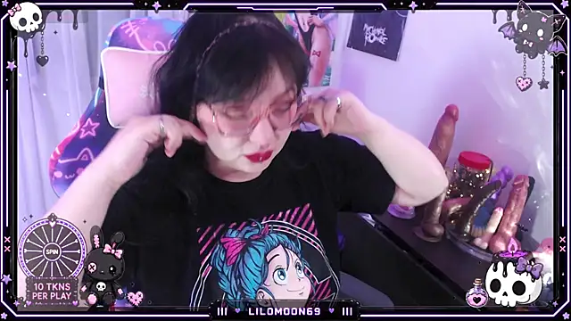 Snapshot of LiloMoon69 chatting on July 11, 9:20 am LiloMoon69 online show from July 11, 9:20 am