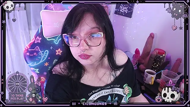 Snapshot of LiloMoon69 chatting on June 16, 5:29 am LiloMoon69 online show from June 16, 5:29 am