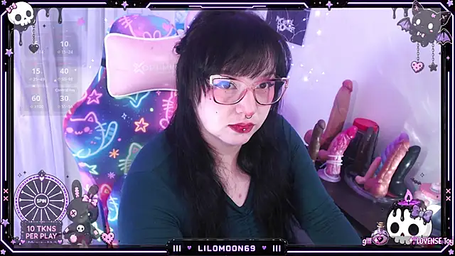 Snapshot of LiloMoon69 chatting on July 5, 7:37 am LiloMoon69 online show from July 5, 7:37 am