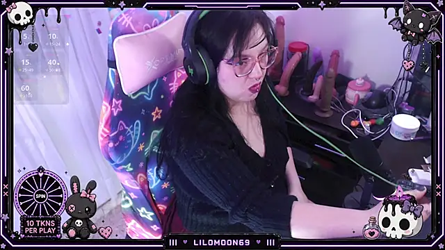 Snapshot of LiloMoon69 chatting on June 15, 8:36 am LiloMoon69 online show from June 15, 8:36 am