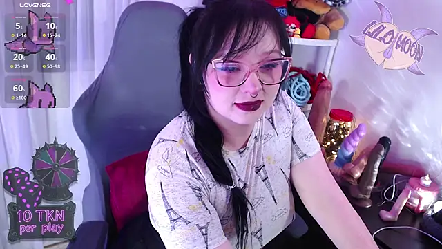 LiloMoon69 online show from November 10, 1:38 pm