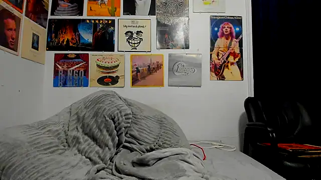 cloudyystar666 online show from November 25, 6:25 am