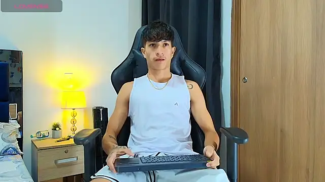  CamiloBass online show from May 1, 10:48 pm