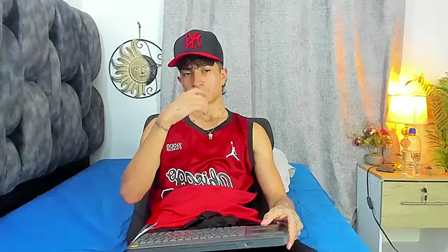  CamiloBass online show from April 7, 2:02 am