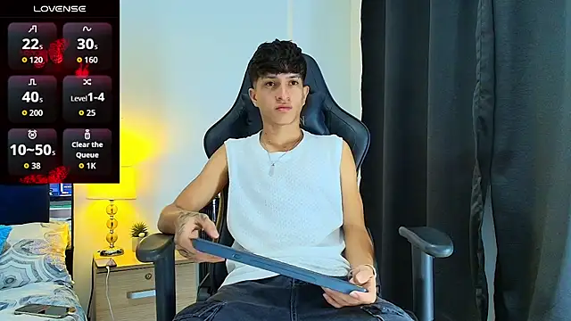 Snapshot of _CamiloBass chatting on June 16, 1:38 am CamiloBass online show from June 16, 1:38 am
